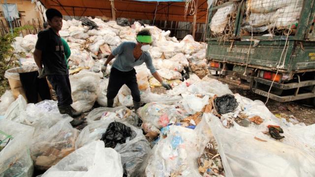 A materials recovery facility in Manila. Photo credit: Asian Development Bank.